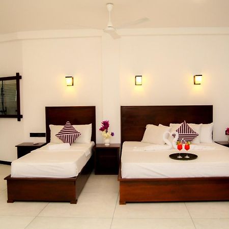 Coconut Style Restaurant & Milinda Guest Hotel Unawatuna Exterior photo