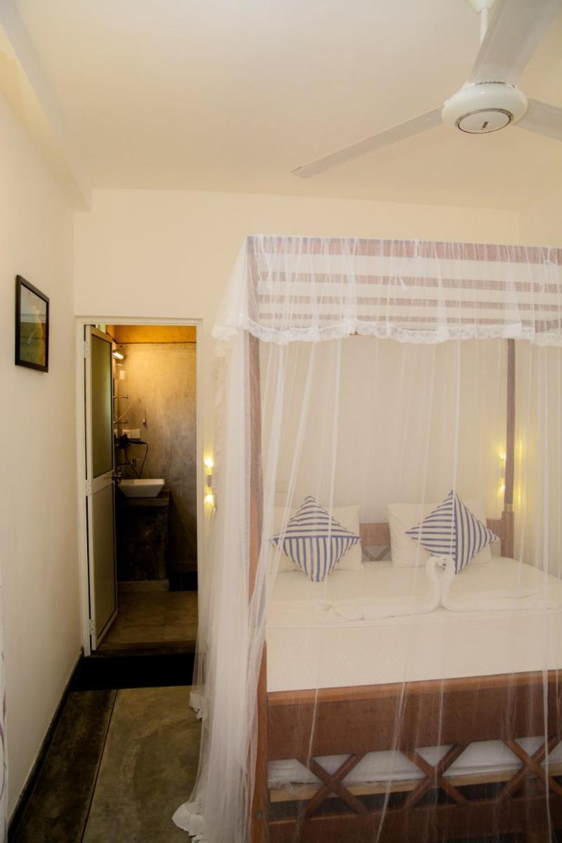 Coconut Style Restaurant & Milinda Guest Hotel Unawatuna Exterior photo
