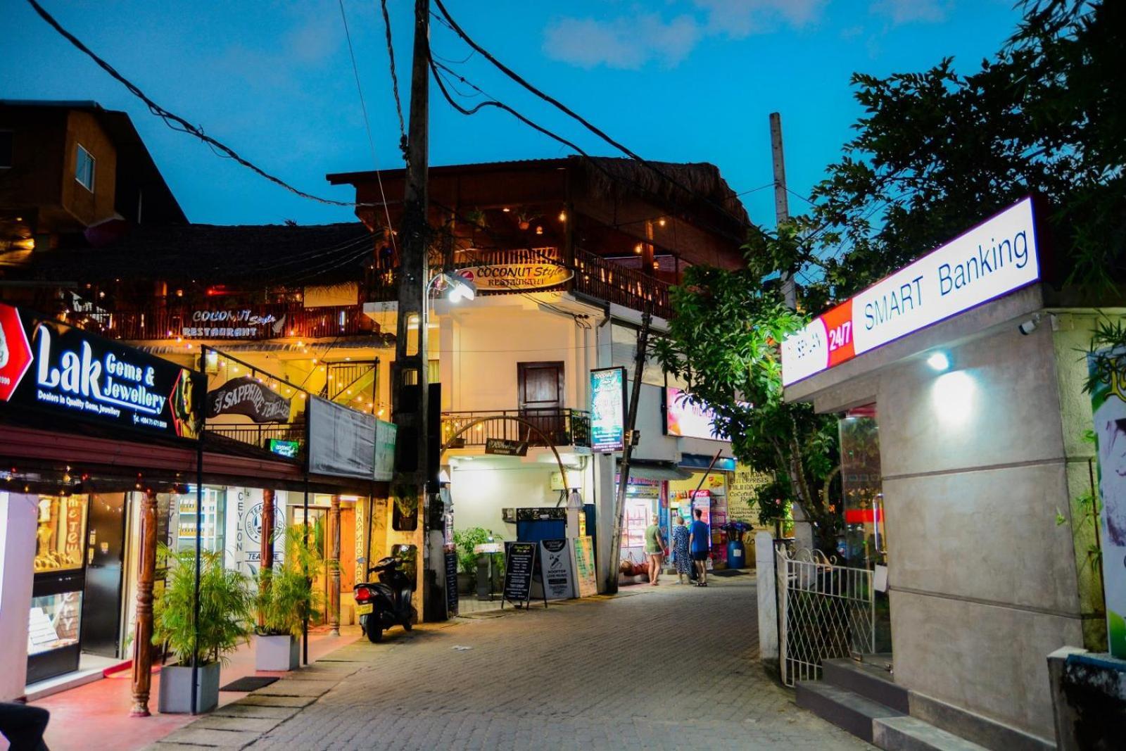 Coconut Style Restaurant & Milinda Guest Hotel Unawatuna Exterior photo