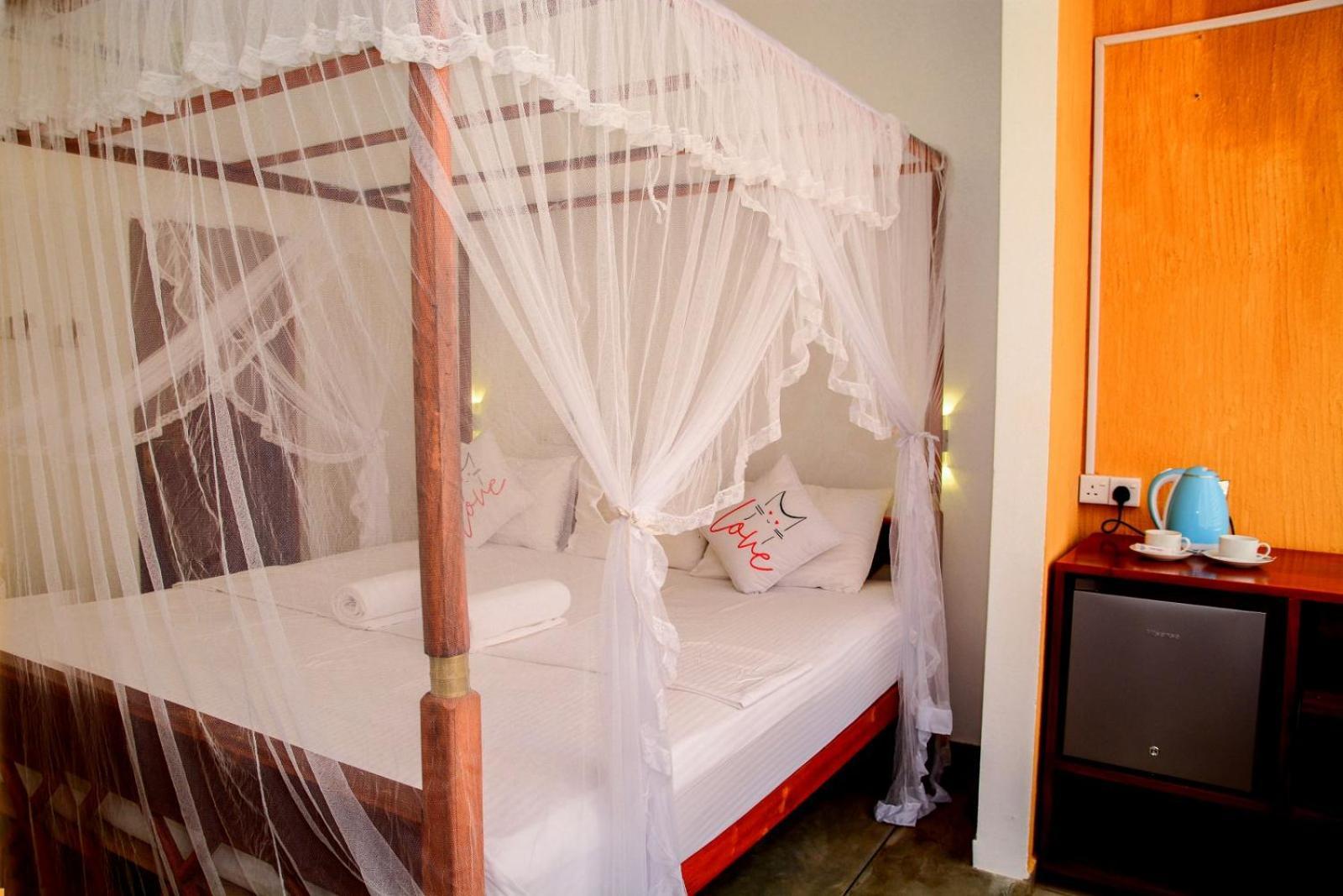 Coconut Style Restaurant & Milinda Guest Hotel Unawatuna Exterior photo
