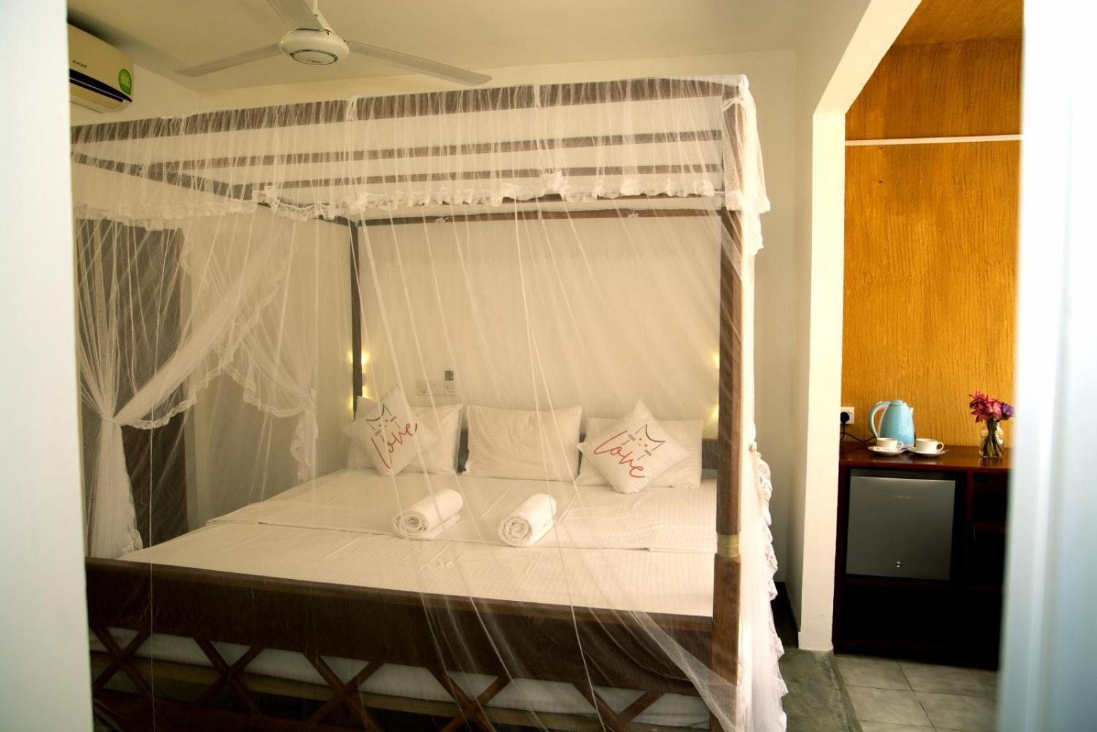 Coconut Style Restaurant & Milinda Guest Hotel Unawatuna Exterior photo