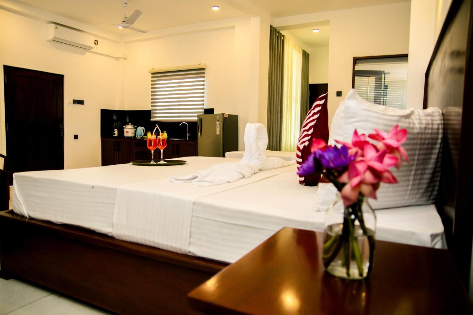Coconut Style Restaurant & Milinda Guest Hotel Unawatuna Exterior photo