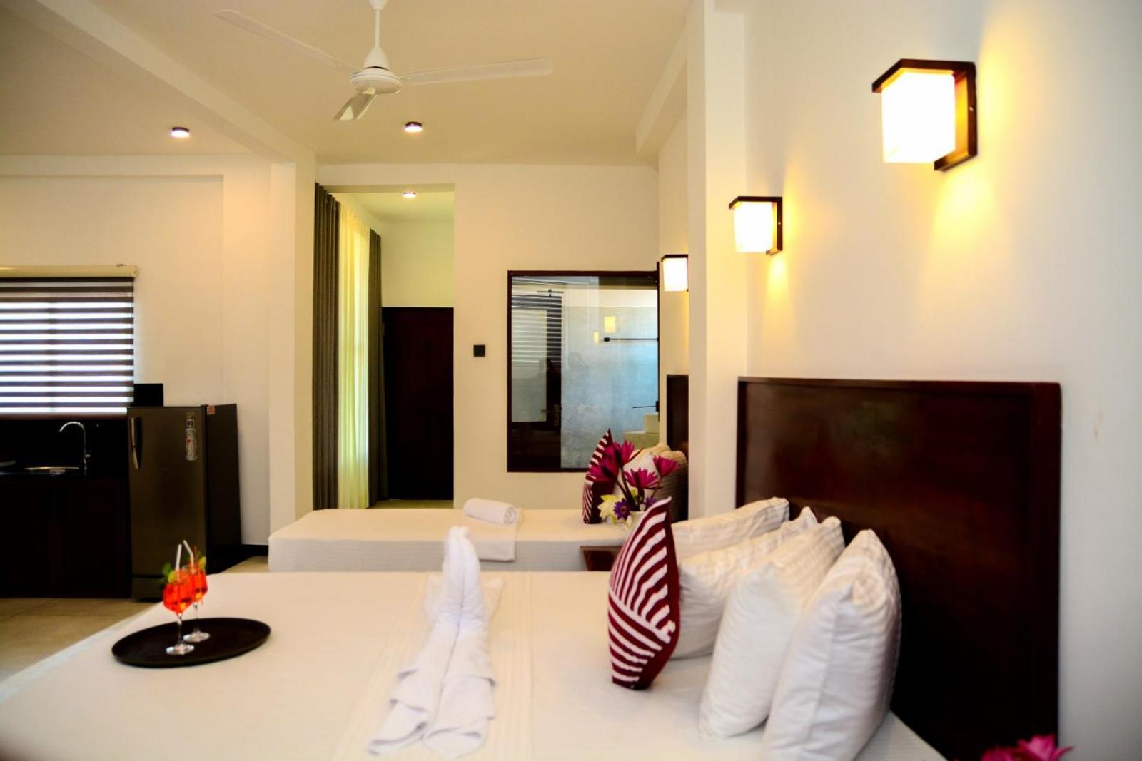 Coconut Style Restaurant & Milinda Guest Hotel Unawatuna Exterior photo