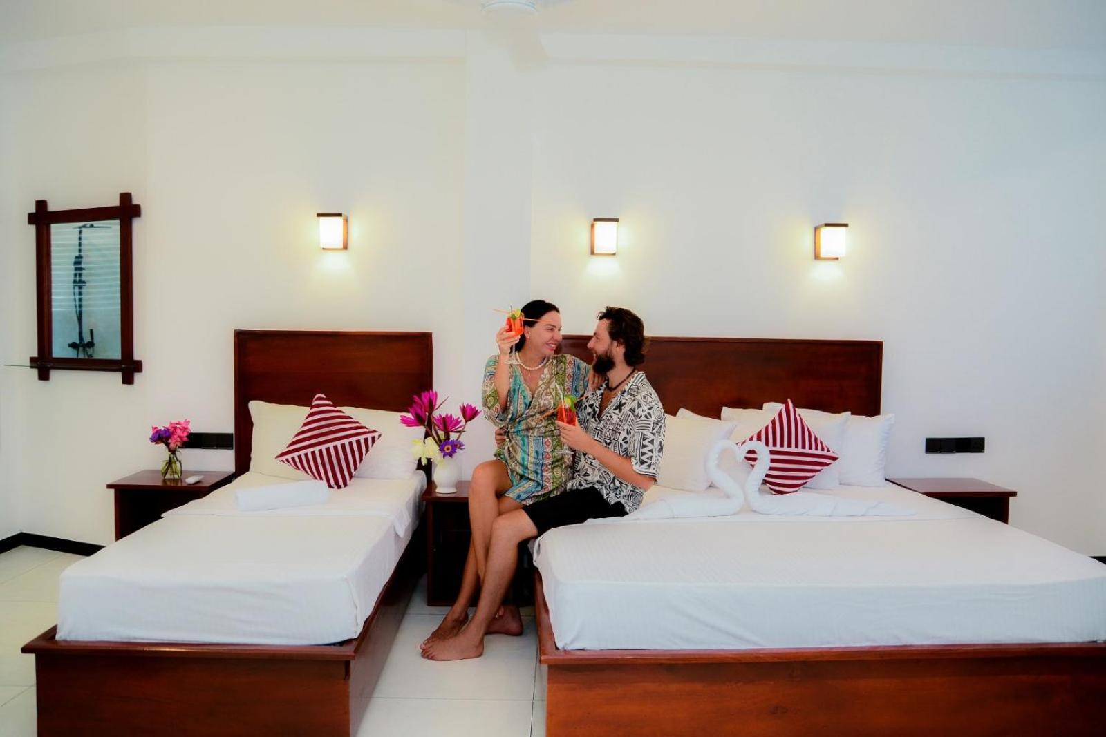 Coconut Style Restaurant & Milinda Guest Hotel Unawatuna Exterior photo