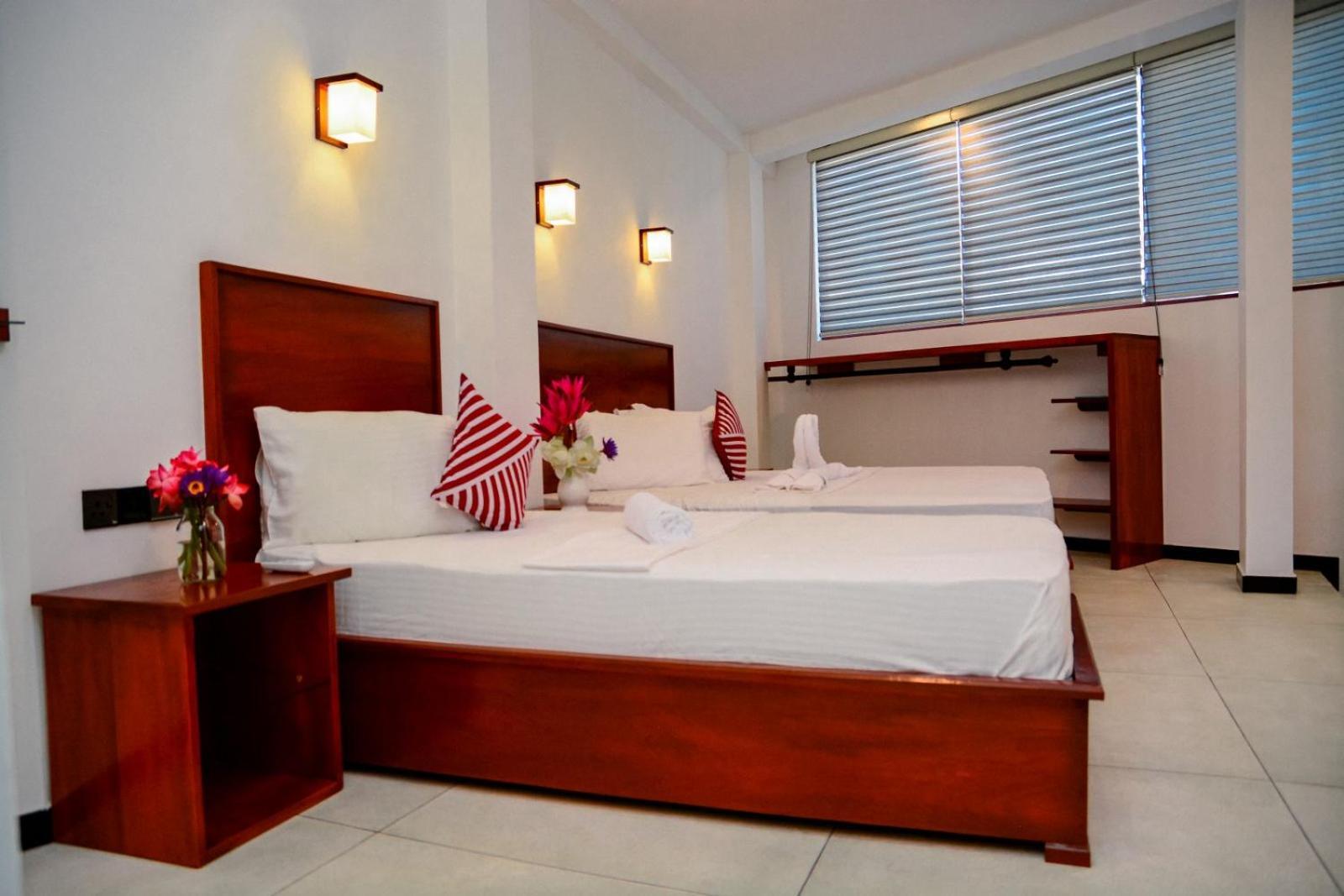 Coconut Style Restaurant & Milinda Guest Hotel Unawatuna Exterior photo