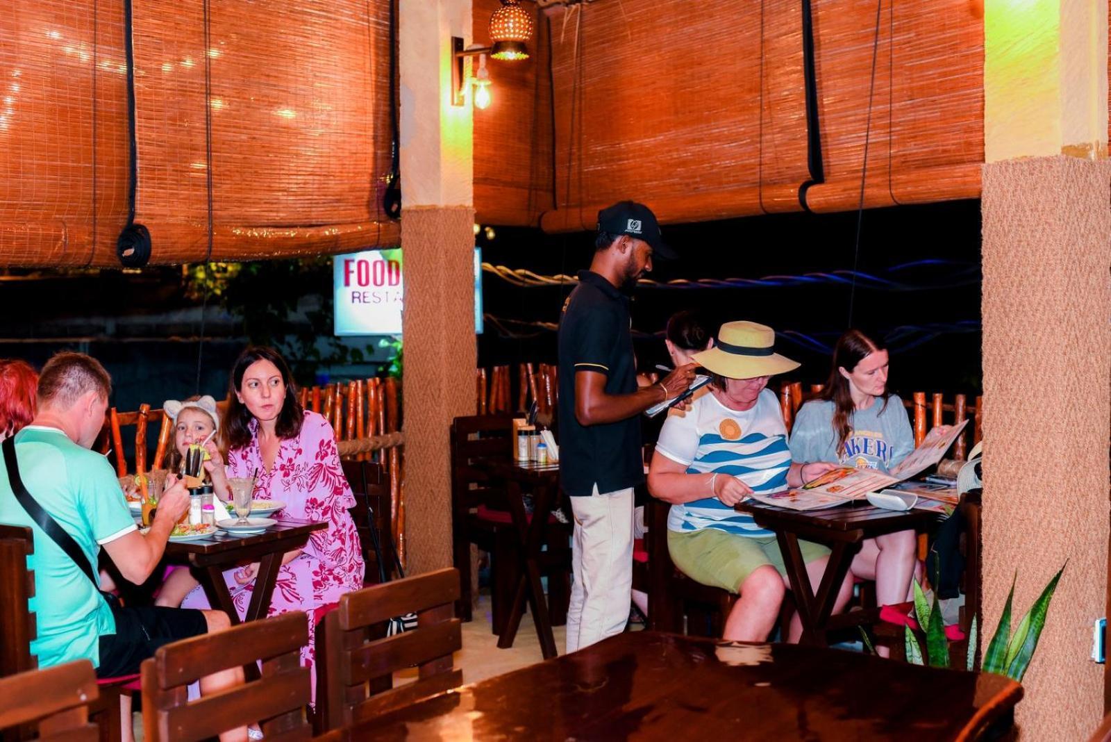 Coconut Style Restaurant & Milinda Guest Hotel Unawatuna Exterior photo