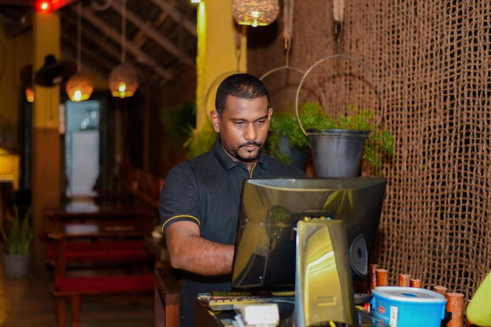 Coconut Style Restaurant & Milinda Guest Hotel Unawatuna Exterior photo